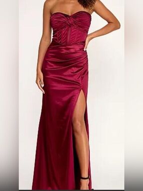 Women’s Strapless Burgundy Satin dress